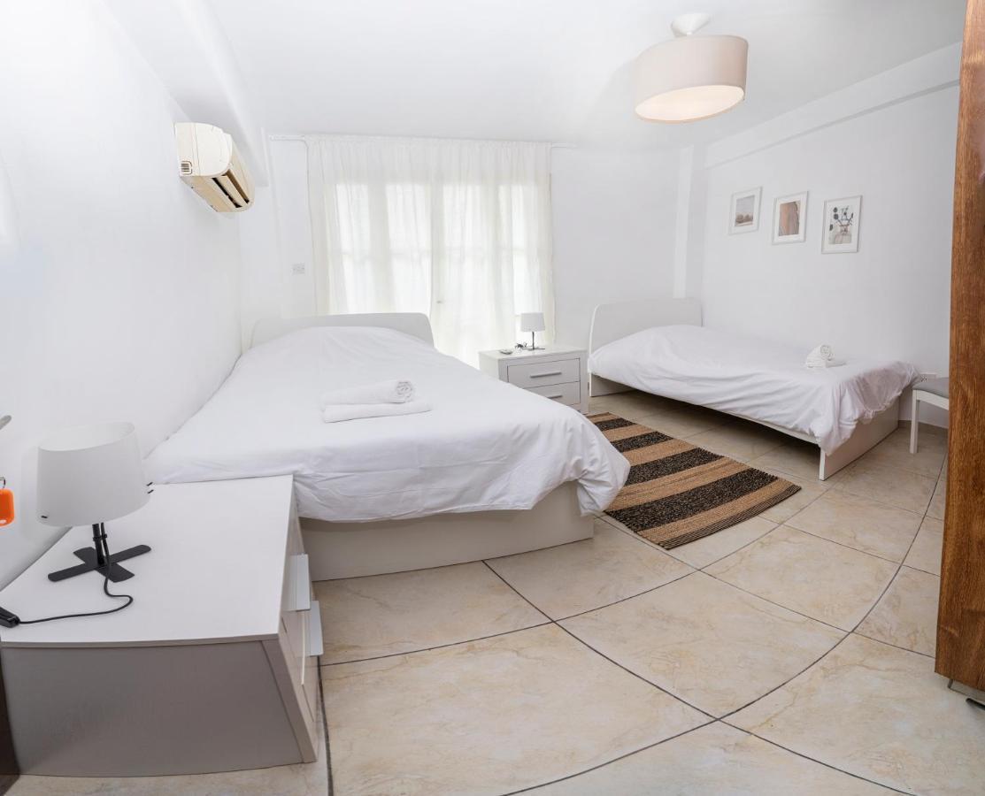 Private Room In Shared Flat Nicosia Exteriör bild
