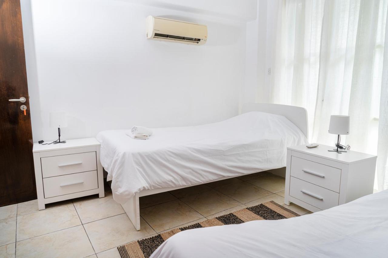 Private Room In Shared Flat Nicosia Exteriör bild