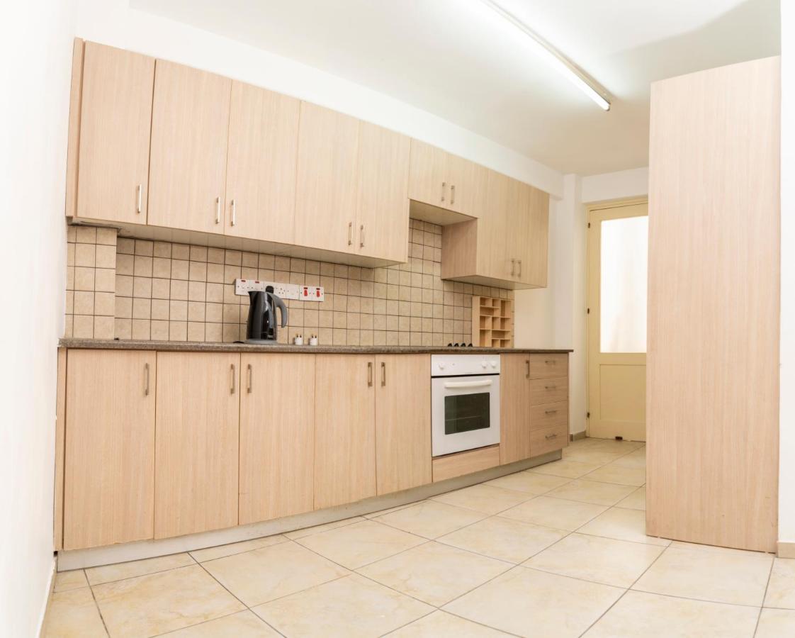 Private Room In Shared Flat Nicosia Exteriör bild