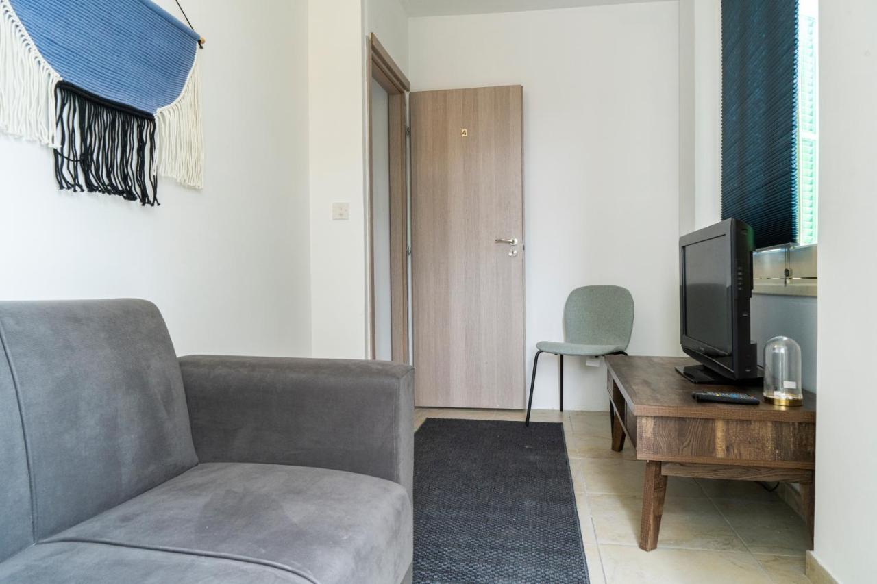 Private Room In Shared Flat Nicosia Exteriör bild