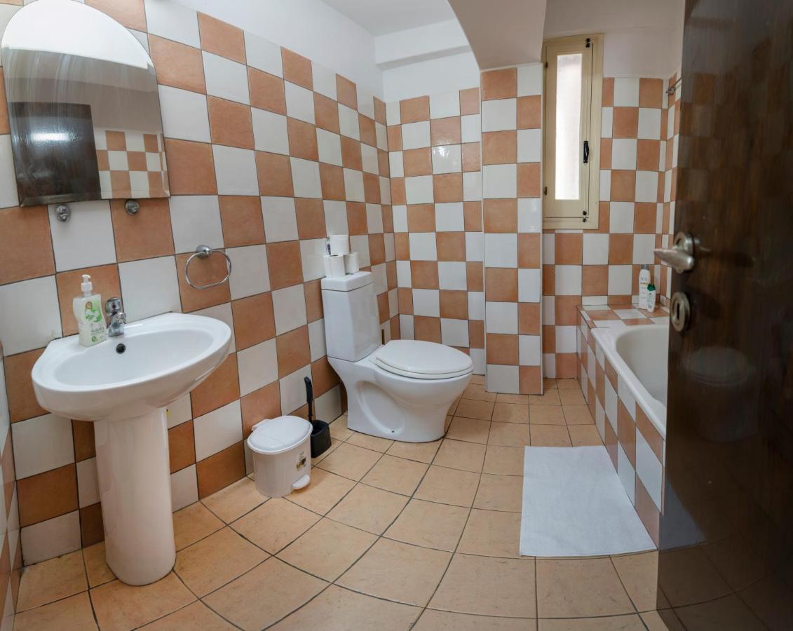 Private Room In Shared Flat Nicosia Exteriör bild