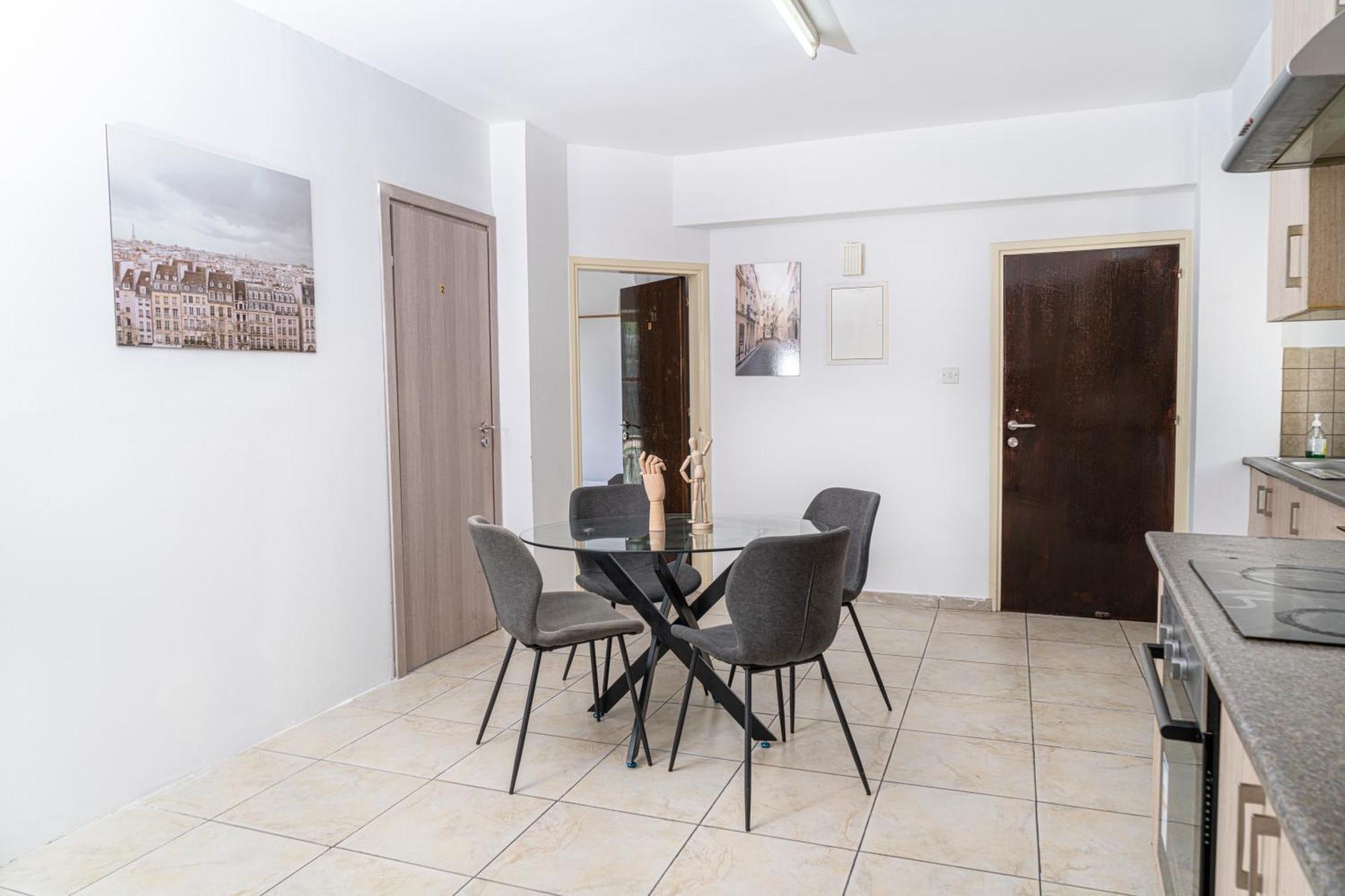 Private Room In Shared Flat Nicosia Exteriör bild