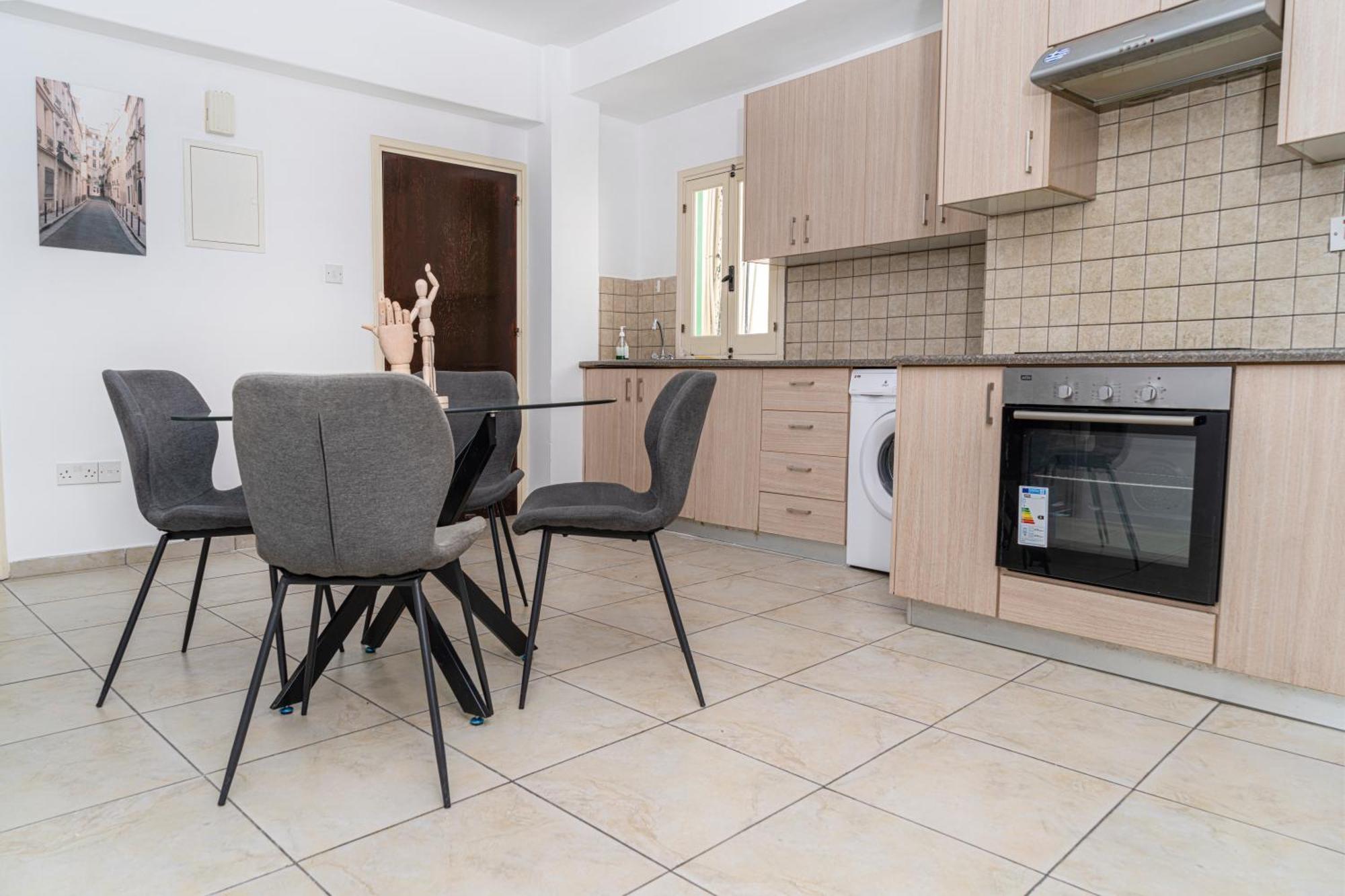 Private Room In Shared Flat Nicosia Exteriör bild