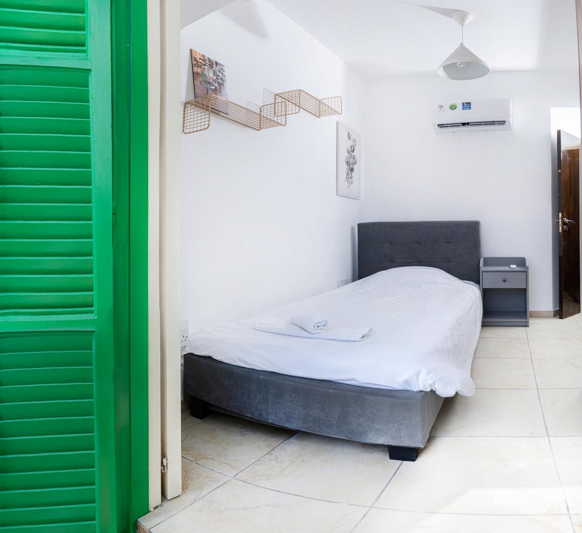 Private Room In Shared Flat Nicosia Exteriör bild