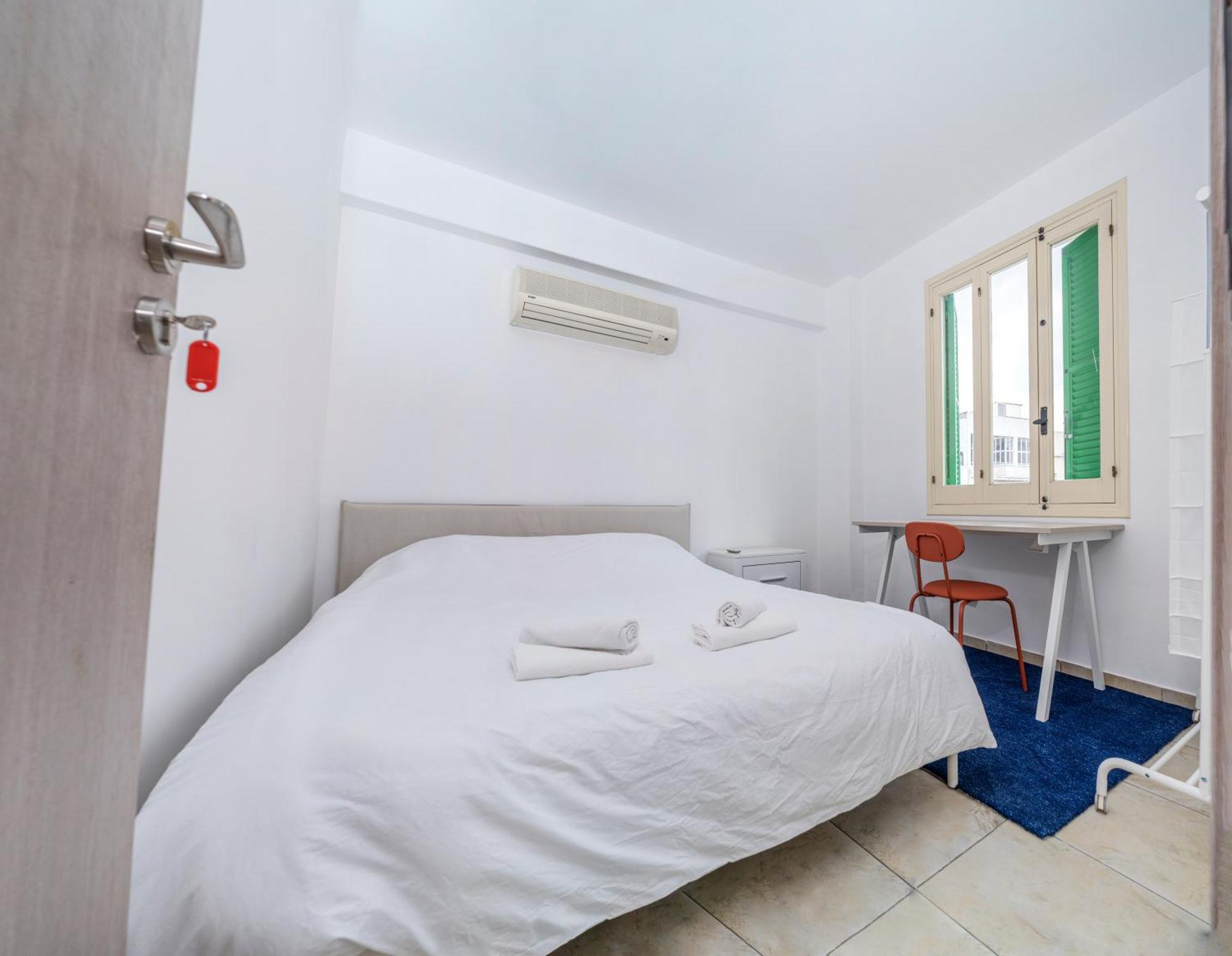 Private Room In Shared Flat Nicosia Exteriör bild